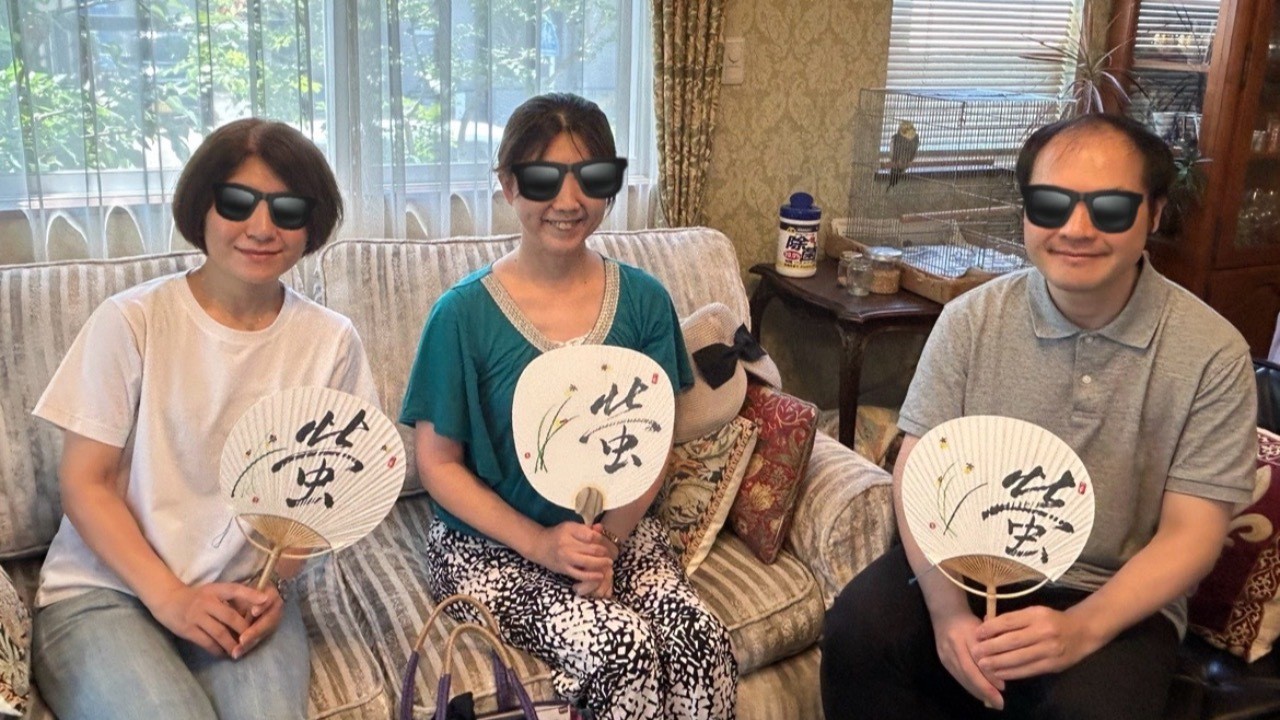 2025 太筆チームの団扇作品‼️何度も練習して、「一生分の『蛍』を書きました😆」おかげで素敵な作品に🩷