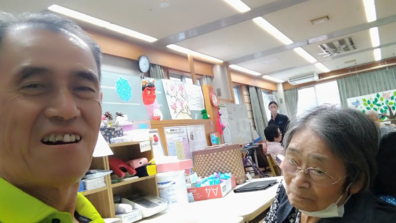 母「100歳まで生きるけんね！」息子「母さんその意気じゃ！」