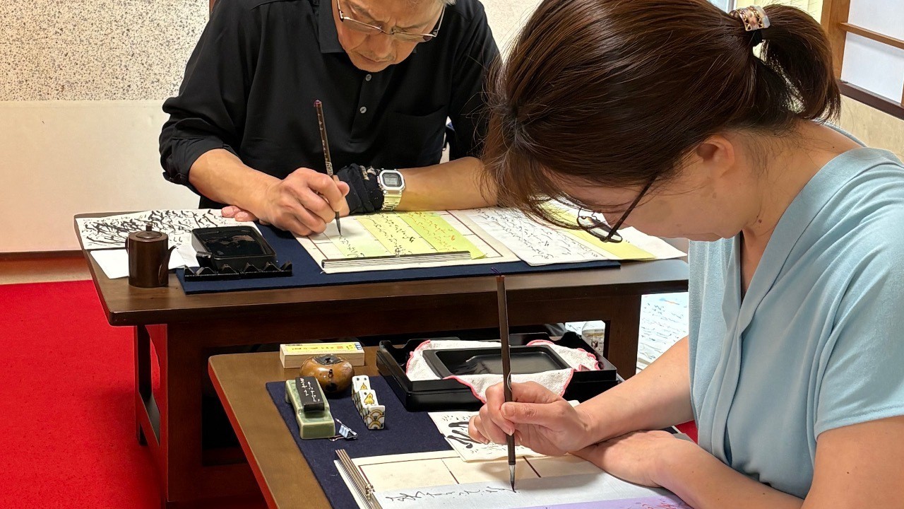 当教室の「光る君」たち❤️❤️🥰　百人一首で短冊制作🎋