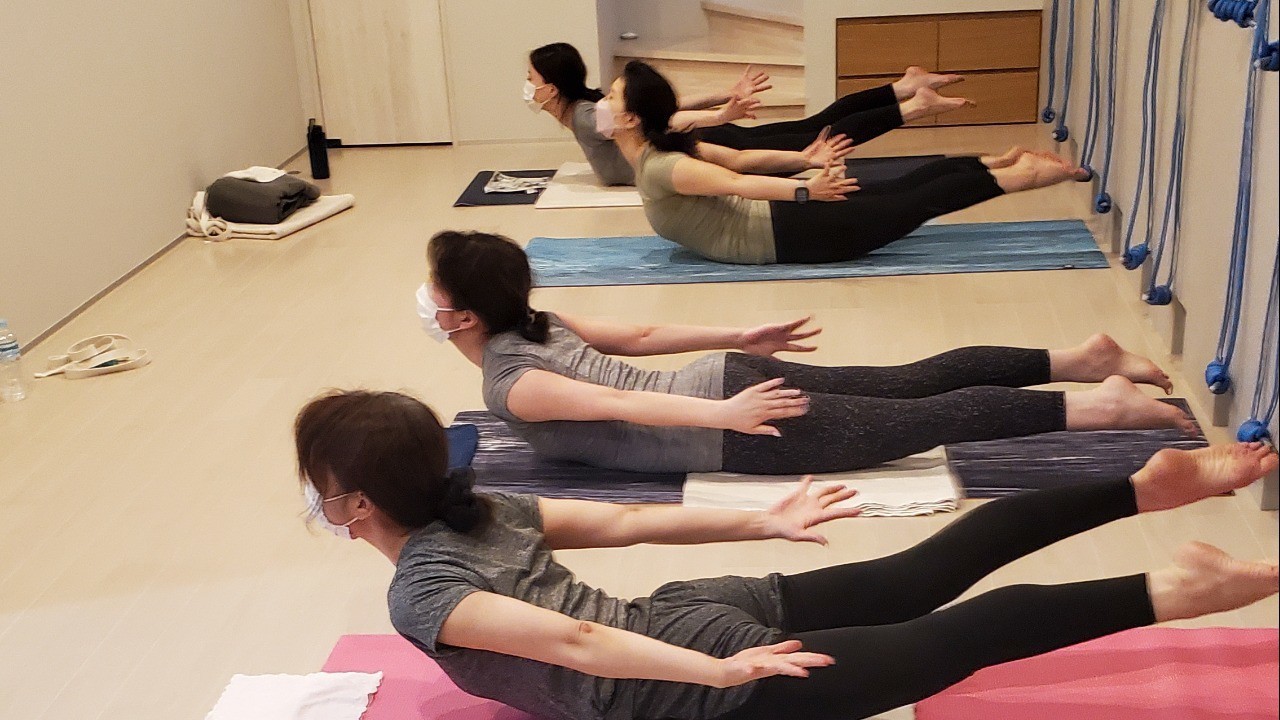 後屈の練習 Yoga Sri Mahadevi