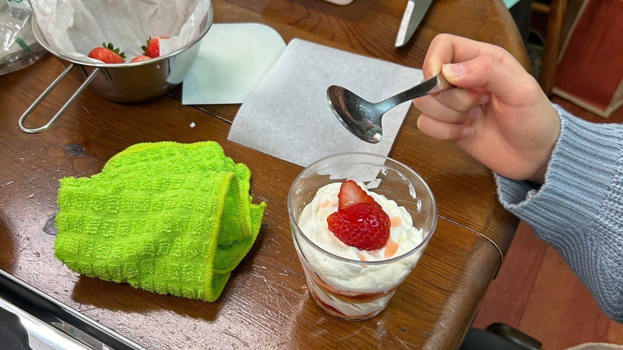 いちごティラミスとチーズ作り(牛乳タンパクの変性)レッスンレポ