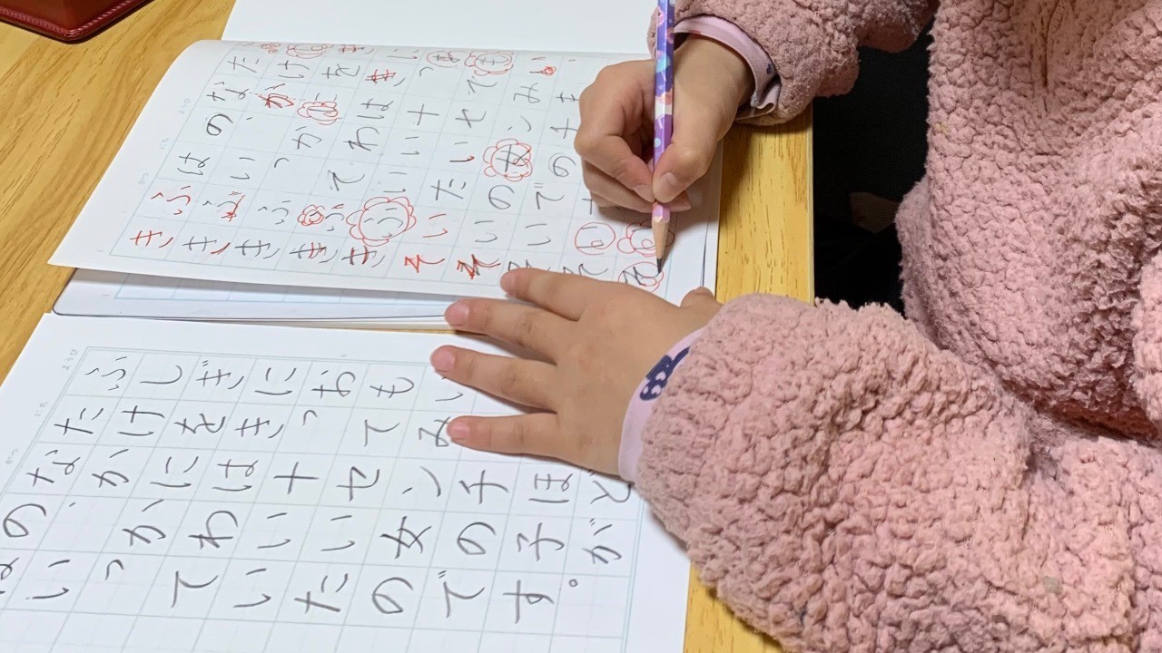 小学1年生　硬筆は、香雅直筆の「かぐや姫」✨🪭