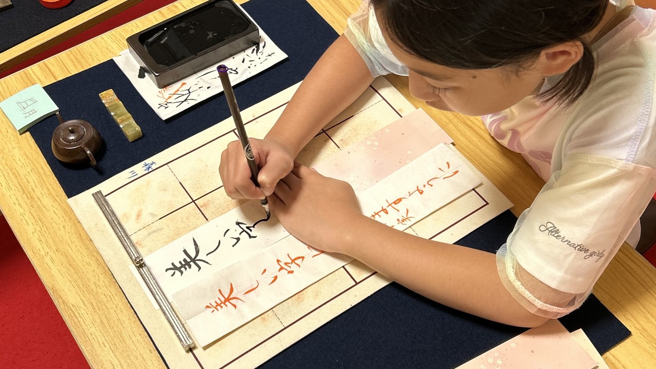 星にねがいを⭐️小学生、七夕短冊に挑戦🎋「いつかは小筆で和歌を💓 1回目」(硬筆のお稽古の一部)