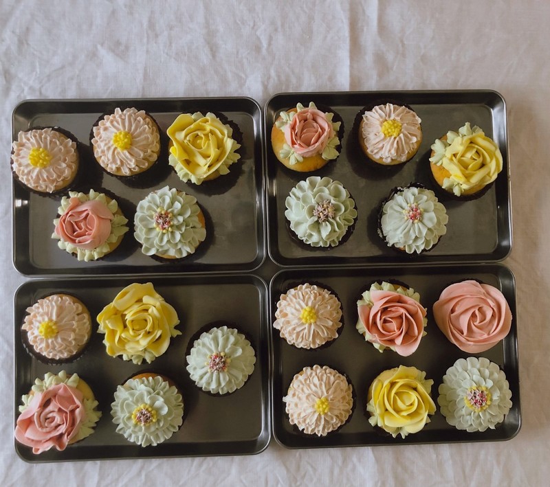 Knock's kitchen9月「フラワーバタークリームカップケーキ」 - knock